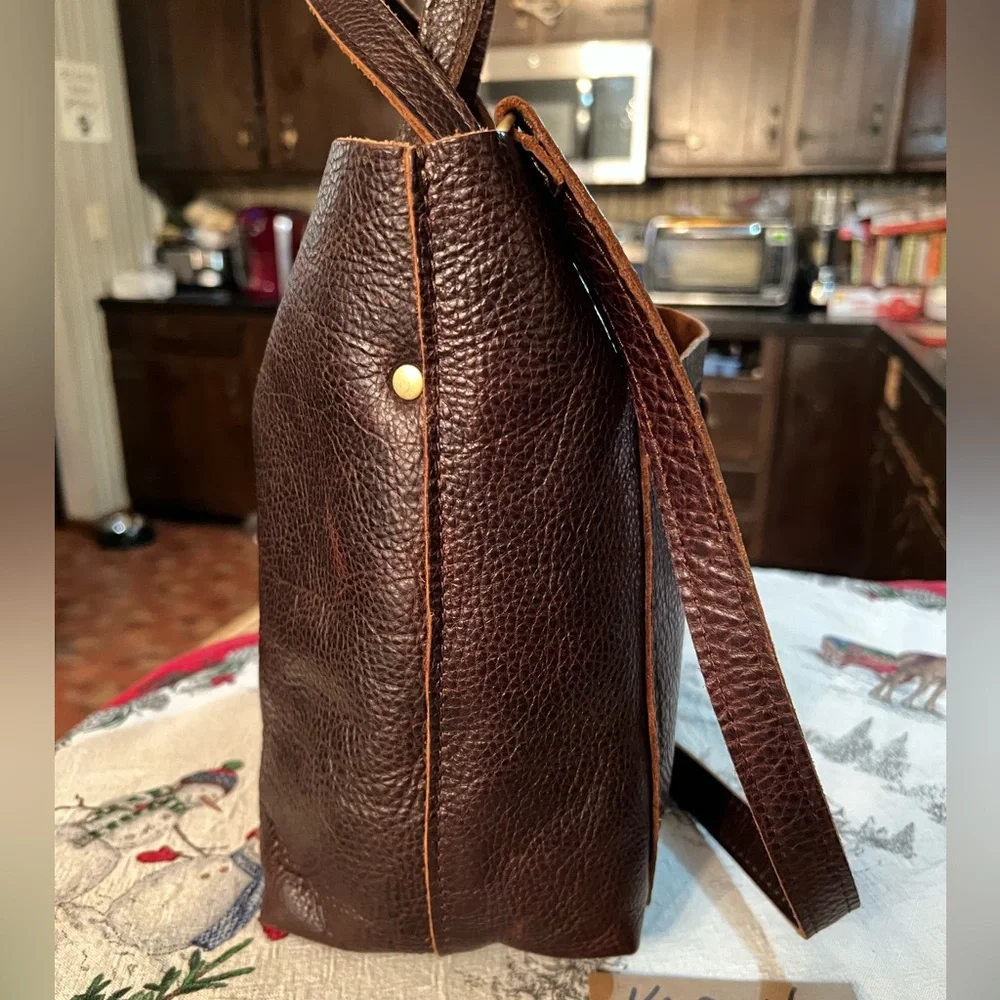 [SOLD] Like New Portland Leather Goods Medium Classic Crossbody. Chonky Pebbles! - Picture 5 of 6